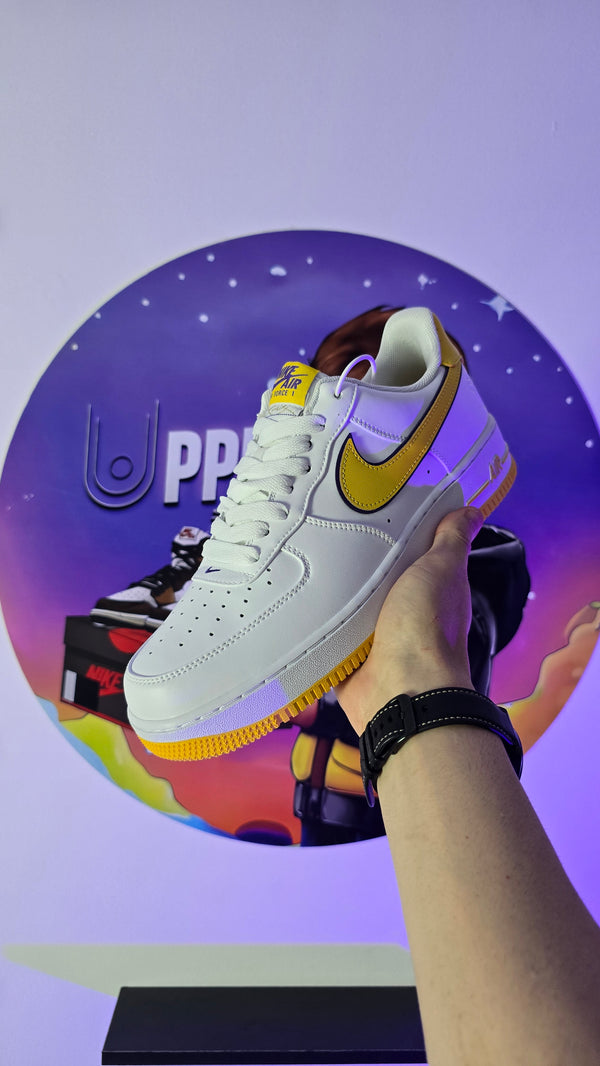Nike Air Force 1 Low Retro QS Kobe Bryant "Branco/Varsity Maize" (PRONTA ENTREGA)