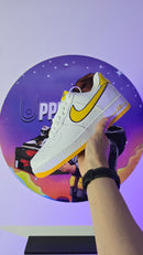 Nike Air Force 1 Low Retro QS Kobe Bryant "Branco/Varsity Maize" (PRONTA ENTREGA)