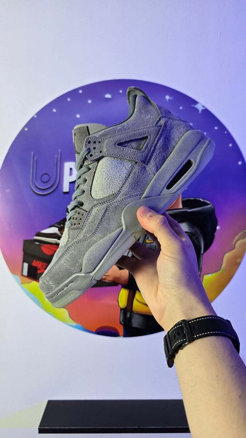 KAWS x Air Jordan 4 Retro "Cool Grey" (PRONTA ENTREGA)