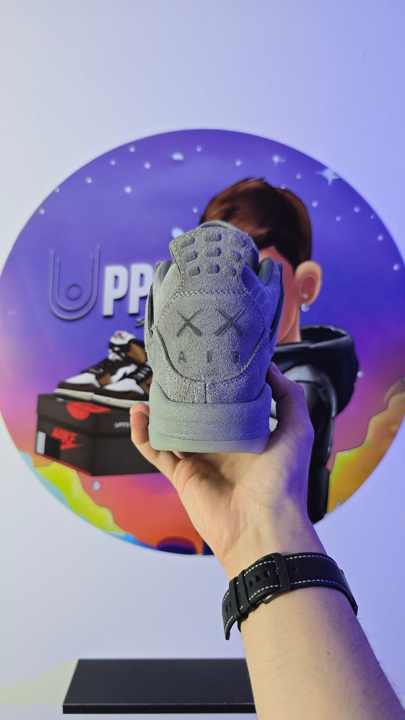 KAWS x Air Jordan 4 Retro "Cool Grey" (PRONTA ENTREGA)