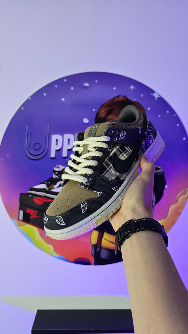 Tênis Travis Scott x Nike Dunk Low Cactus Jack (PRONTA ENTREGA)