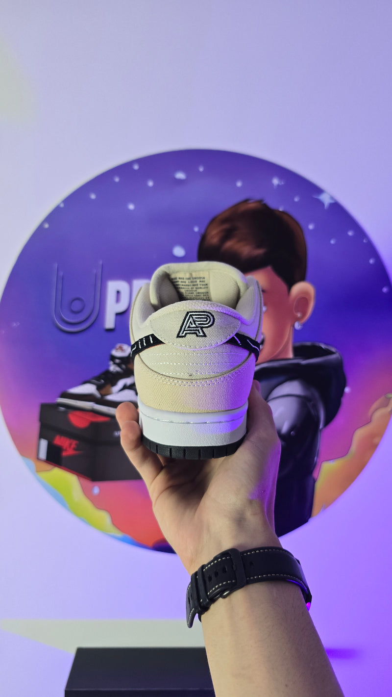 Albino & Preto x Nike SB Dunk Low Pearl White (PRONTA ENTREGA)