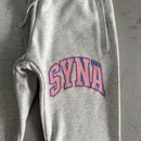 Conjunto Syna World College Logo Cinza/Rosa