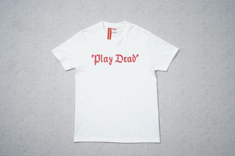 Camiseta Supreme “Play Dead”