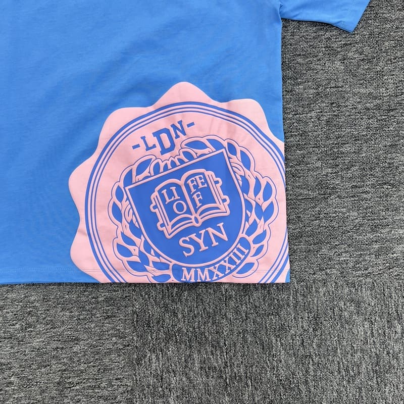 Camiseta Syna World College Azul Claro