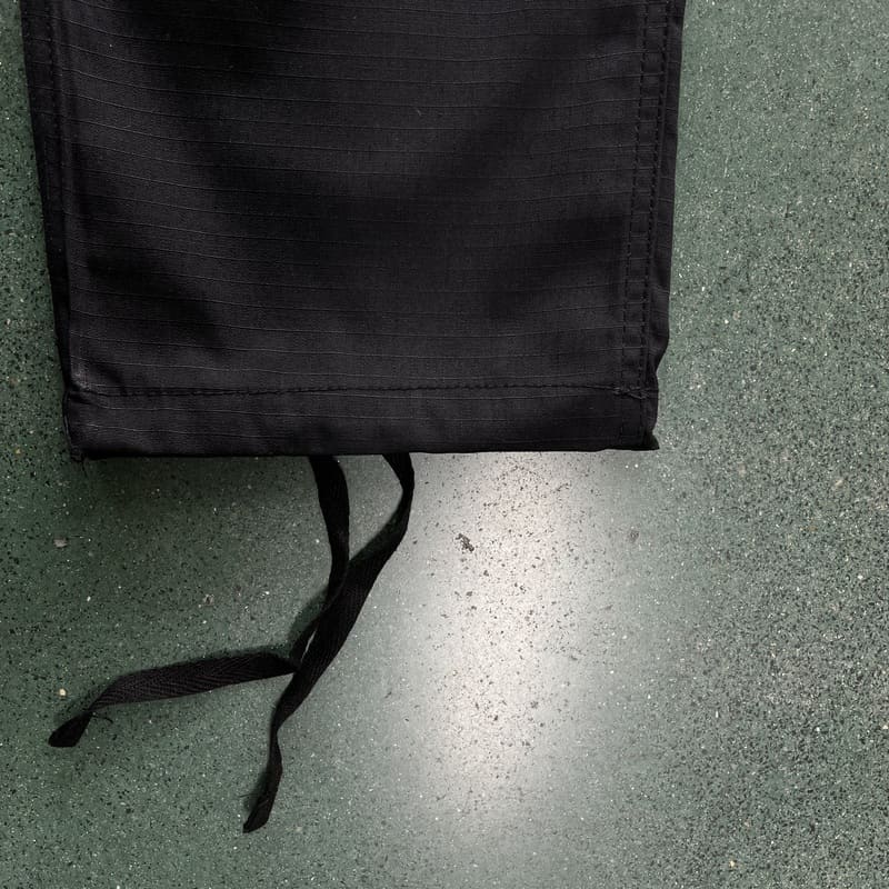 Calça Corteiz Cargo Preta e Rosa